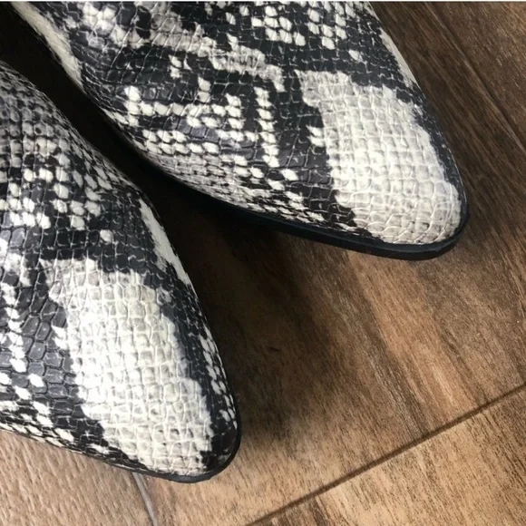 Madden Girl Boots womenโs sz 8.5M, Snake print heeled point toe chunky bootie - Picture 5 of 7